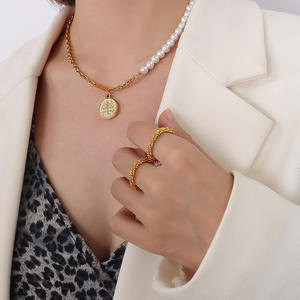 Moonlandy — bague en acier titane pour hommes et femmes, anneau de conception ondulé en or 18K - Product Image 4