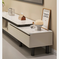 Meuble TV extensible avec panneau de tiroir à rainures ondulées, console multimédia à compartiment central ouvert, support TV rétractable