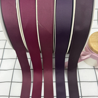 Ruban en gros-grain bordeaux avec logo en feuille d'or personnalisé, ruban côtelé rouge vin certifié OEKO-TEX haute densité pour boîte cadeau de luxe