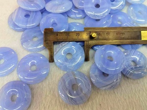 Pendentif Donut en <span class=keywords><strong>Agate</strong></span> Violette Naturelle Lisse et Charmante, <span class=keywords><strong>Agate</strong></span> Bleue <span class=keywords><strong>Dentelle</strong></span> de Bonne Qualité pour la Fabrication de Bijoux - Product Image 3