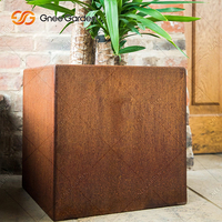 Jardinières géométriques modernes américaines de style farmhouse en fibre de verre écologique de 18 pouces pour l'intérieur/l'extérieur, idéales pour les hôtels et la vente en gros