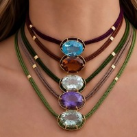 Collier superposé bohème SongYi avec pendentifs ovales en cristal colorés, ras-de-cou en corde tressée, bijoux tendance pour femme au quotidien