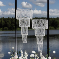 Lustres ronds en perles de cristal acrylique de plafond en métal argenté de luxe rideaux suspendus pour les décorations de scène de fête de mariage