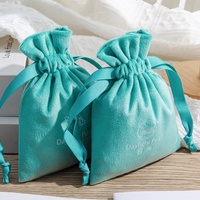 Bijoux en velours doux réutilisable avec logo personnalisé sac à poussière cadeau bougie à cordon pochette d'emballage en velours de faveur de mariage