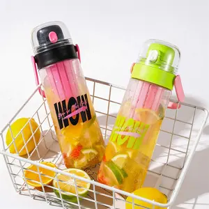 लेने में आसान प्लास्टिक स्पोर्ट्स ड्रिंक बोतल, फ्रूट इन्फ्यूज़र के साथ पोर्टेबल प्लास्टिक पानी की बोतल