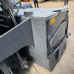 Подержанный гидравлический оригинальный двигатель 2100-2 асфальтоукладчик 1800л асфальтоукладчик - Product Image 5