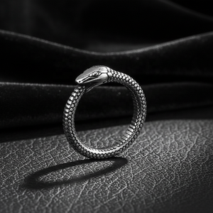 Anillo de Serpiente Individual de Acero Inoxidable 316 Yunnique para Hombre, Tono Plata Antiguo, Tallado de Escamas de Serpiente, Estilo Atrevido Oscuro Rebelde Biker Punk - Product Image 1