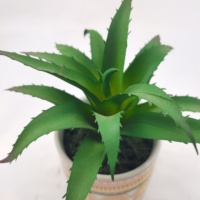 Vente en gros de mini bonsaïs artificiels réalistes en pot au design vert moderne pour décoration de mariage, de maison et de bureau