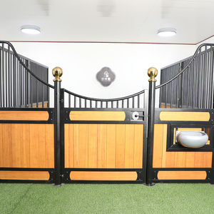 تجمع هذه الاسطبلات بين الجاذبية الجمالية لقوام الخيزران الطبيعي مع تصميم عصري يضيف لمسة من الأناقة - Product Image 6