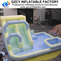 Château gonflable pastel avec toboggan et piscine pour fêtes en plein air