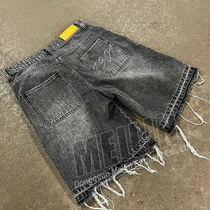 Pantalones Cortos de Mezclilla para Hombre al por Mayor, Personalizados, de Moda, Estilo Retro, Desgastados, con Borde Deshilachado, Negros Lavados, con Pedrería - Product Image 2
