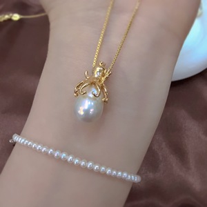 Collier en perles baroques naturelles pour femme Golden Octopus Brother, chaîne de clavicule de luxe légère avec nouveau pendentif A-Piao - Product Image 2