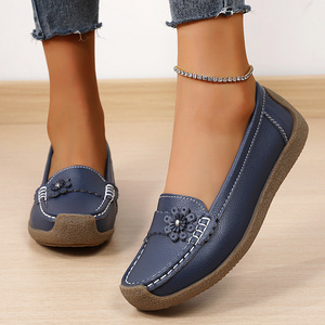 Mocassins décontractés pour femmes 2026, chaussures plates confortables à semelle souple et surface douce, grandes tailles pour l'automne - Product Image 1