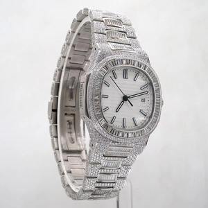 Montre chronographe élégante en acier inoxydable de fabrication indienne, 40 mm, pour un usage quotidien, disponible à la vente - Product Image 5