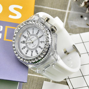 도매 실리콘 LED 빛 다채로운 LED 빛나는 시계 석영 시계 남성과 여성 유리를위한 패션 큰 다이얼 치프 스포츠 - Product Image 5