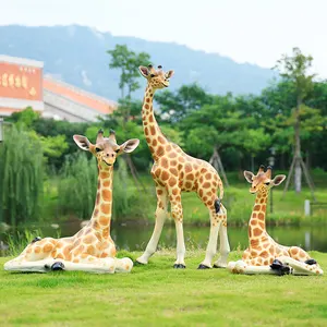 等身大のキリン像大きな青い立っているキリンの小道具屋外の庭の装飾のためのグラスファイバー動物の彫刻