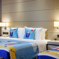 Maßgefertigtes Modernes Hotelzimmer-Möbelset Luxuriöse Familiensuite Resort Kinder-Themenzimmer Inneneinrichtung Mit Holzfurnier & Zelt