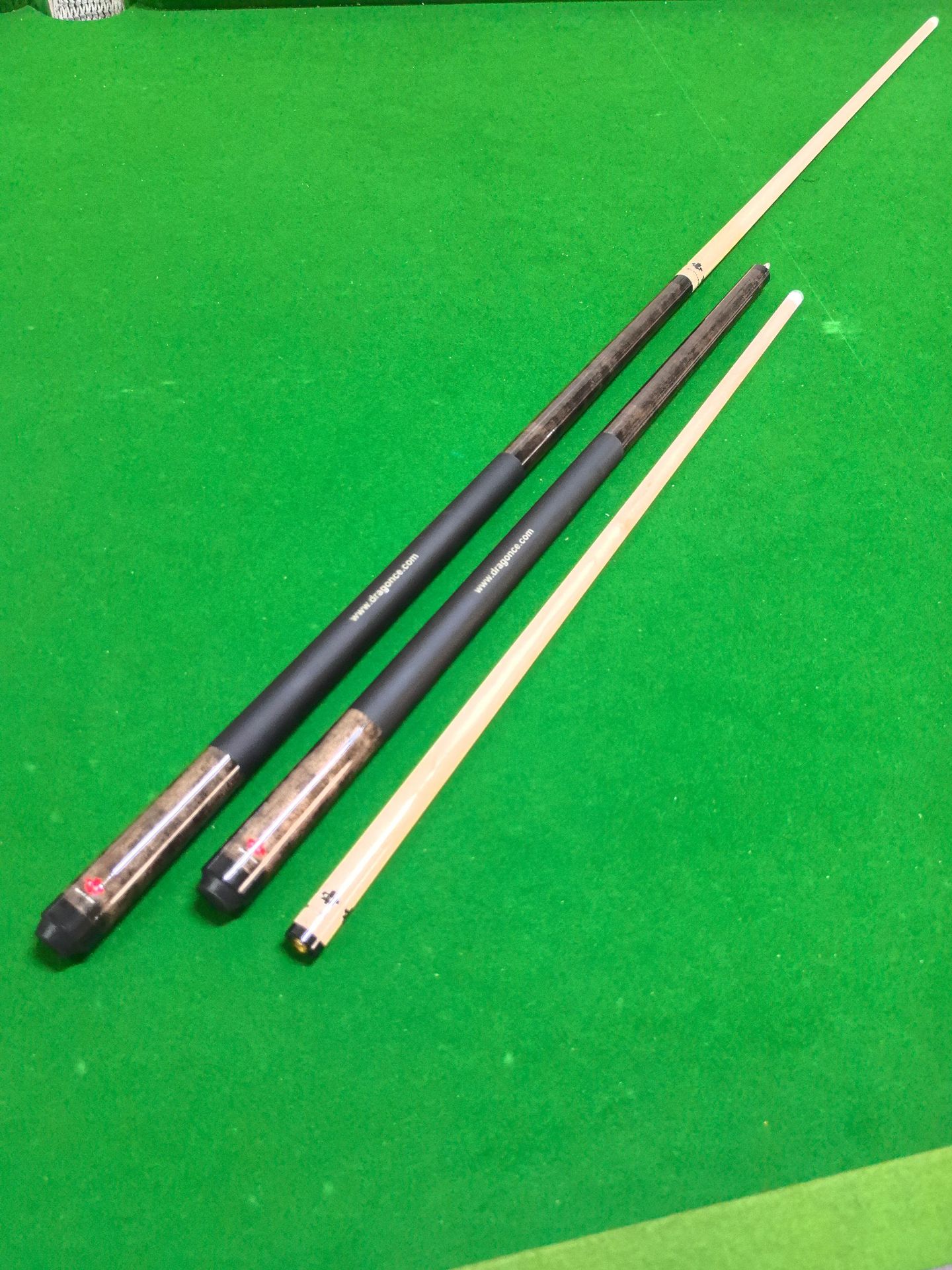 Maple Leaf American & Chinese Style Pool Cues - Durable & Customizable
