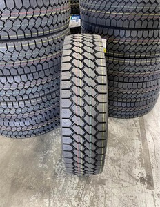 Pneu radial neuf pour poids lourds 15.5R25 sans chambre à air 16 plis, pour roues motrices, direction et remorque, meilleur prix aux États-Unis, en vente - Product Image 1