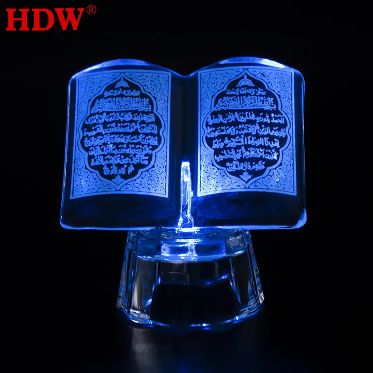 HDW vente en gros k9 cristal clair livre biblique avec base led personnalisé les cadeaux souvenirs islamiques pour la décoration de fête