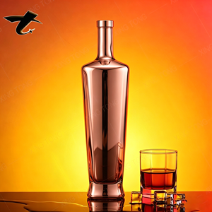 Botellas Cuadradas Vacías de Vidrio Electrochapado de 700 ml Personalizadas para <span class=keywords><strong>Vodka</strong></span>, Tequila, Whisky, con Tapón de Corcho para Brandy - Product Image 1