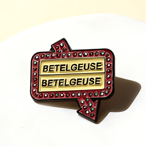 Spilla Luminosa BETELGEUSE, Distintivo <span class=keywords><strong>Film</strong></span> <span class=keywords><strong>Horror</strong></span>, Emblema Beetlejuice, Accessorio Interessante per Vestiti e Zaini - Product Image 2
