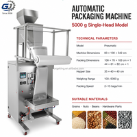 Machine d'emballage automatique pneumatique à tête unique 100-5000g en acier inoxydable pour le remplissage et la scellure de granulés et de snacks avec emballage en bois