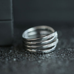 Anello da Donna con Design a Forma di X Meteor, Anello Geometrico da Dito - Product Image 3