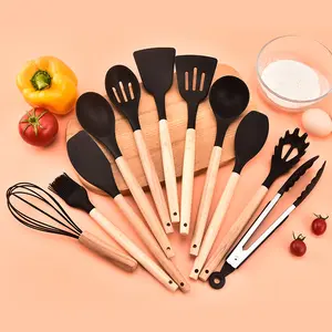 Set peralatan dapur silikon kustom 12 buah, set alat memasak spatula pengaduk peralatan dapur pegangan kayu