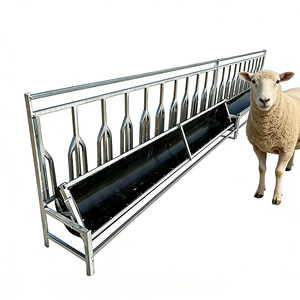 Mangiatoia per Pecore in Acciaio Zincato Rinforzato con Coperchio Ribaltabile e Design Anti-Combattimento, Mangiatoia per Foraggio per Capre e Bestiame da Allevamento - Product Image 1
