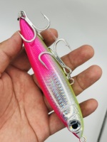 Vente en gros uniquement - Leurre crayon 45g 140mm |   4 hameçons pour eau salée |   Maria Design |   Personnalisation OEM |   Quantité minimum de commande : 200 pièces |   Assurance Commerciale