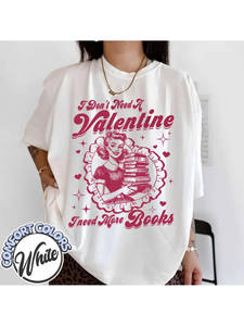 T-Shirt Comfort Colors per Amanti dei Libri, Manica Corta Rosa e Bianca, Design Retrò per Lettori Appassionati - Product Image 1