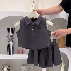 Set Estivo 2 Pezzi per Bambine: T-shirt Polo in <span class=keywords><strong>Cotone</strong></span> e Gonna, Stile Carino, Tinta Unita, Alta Qualità - Product Image 2