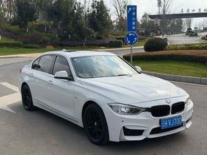 <span class=keywords><strong>BMW</strong></span> <span class=keywords><strong>Serie</strong></span> 3 2013 320Li Paquete de Diseño de Lujo, Asientos de Cuero, Faros LED, Techo Corredizo, Pantalla Táctil, Volante a la Izquierda, Interior Oscuro - Product Image 2