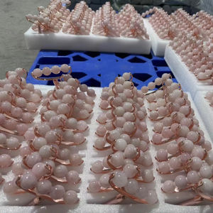 Masseur de cheveux à rouleau de jade avec manche en bois Outil de spa en cristal de pierre de Guasha naturelle pour les soins du cuir chevelu et la relaxation d'acupuncture - Product Image 5