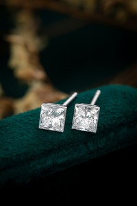 Boucles d'oreilles en platine PT950 personnalisées avec diamant de laboratoire taille radiant de 0,61 ct |   Bijoux de mariage en diamant de laboratoire taille radiant pour - Product Image 4