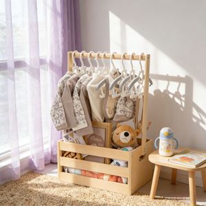 Estante de madera para guardar ropa de bebé con perchas y organizador de juguetes para ropa y accesorios de niños de 0 a 12 meses - Product Image 1
