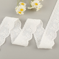Dentelle en coton soluble dans l'eau à motifs floraux perforés de style Lolita pour la décoration textile de la maison et les accessoires vestimentaires