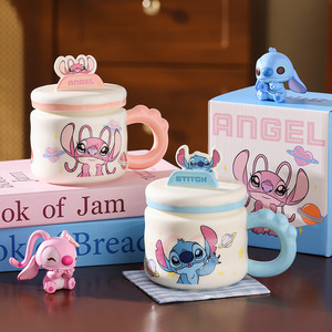 แก้วเซรามิค Stitch Angel รุ่นใหม่ พร้อมฝาปิดและที่วางโทรศัพท์ แก้วคู่การ์ตูนน่ารัก เหมาะสำหรับเป็นของขวัญวันเกิด - Product Image 1