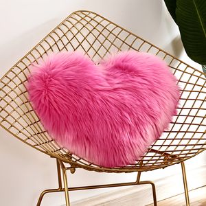 Oreiller en peluche en forme de cœur de qualité supérieure, très vendu, pour la maison/le bureau - Product Image 1