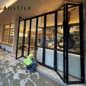 <span class=keywords><strong>Porte</strong></span> pliante AOSTTER en aluminium finition noire minimaliste avec panneau <span class=keywords><strong>de</strong></span> sécurité haute transparence et <span class=keywords><strong>seuil</strong></span> encastré pour villa contemporaine - Product Image 1