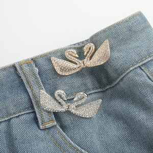 Quần jean thiên nga có thiết bị buộc dây thắt lưng có thể điều chỉnh để thắt chặt thắt lưng và chân Bướm và nút. - Product Image 1