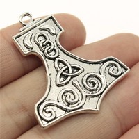 Charme Marteau de Thor Mjolnir 40x34mm en Alliage de Zinc Argent Vieilli avec Nœud Spirale Triquetra pour Costume de Cosplay Viking