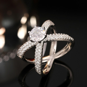 Elegante Anello Incrociato per Donne, Gioiello Minimalista alla Moda - Product Image 6