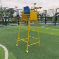 Chaise d'arbitre de volley-ball portable pour compétition scolaire et club, avec cadre renforcé robuste et siège moulé, échelle stable