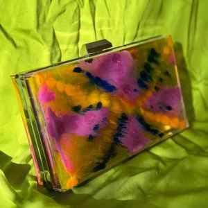 คลัทช์เรซิ่นน้ำหนักเบาสำหรับผู้หญิงที่มีรูปร่างเพรียวบาง วัสดุที่ทนทาน และลวดลายสีสันสดใสสำหรับการใช้งานในชีวิตประจำวัน - Product Image 2