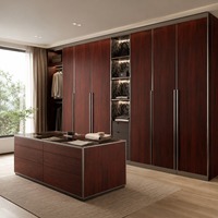Dressing sur mesure avec panneaux en bois à cadre en aluminium, îlot à bijoux et rangement lumineux pour chambre à coucher