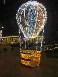 Luces LED decorativas de Navidad para interiores, globo aerostático, escultura para exteriores con clasificación IP65, para plazas, parques, calles y eventos festivos. - Product Image 1