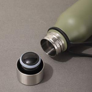 Flacon en acier inoxydable 550 à double paroi de 304 ml personnalisé bouteille d'eau isolée sous vide avec corde pour le camping - Product Image 5