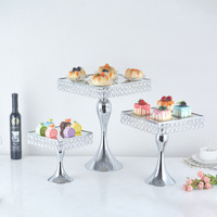 Ensemble de supports à gâteaux en acier inoxydable de luxe pour les décorations de mariage et d'événements avec couleur personnalisée